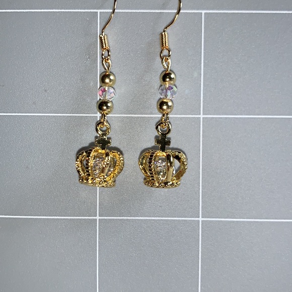 Handcrafted Crown with Zirconia Dangle Earrings - Picture 6 of 13